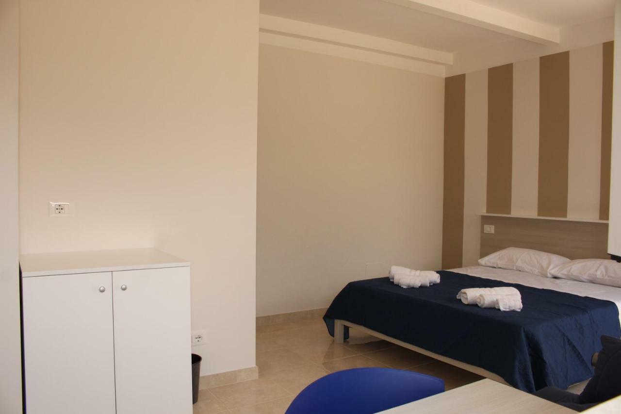 Double Room,889789393:JPEG